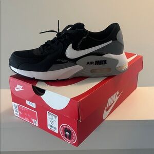 Nike Air Max Black White Gray Low-Top Sneaker